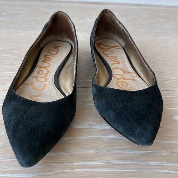 Chic Black suede Sam Edelman pointed toe flats - Picture 2 of 10